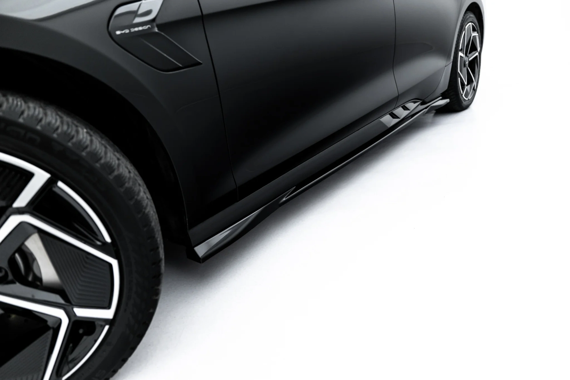 Zijskirts BYD Seal Mk1 – Maxton Design Glans Zwart
