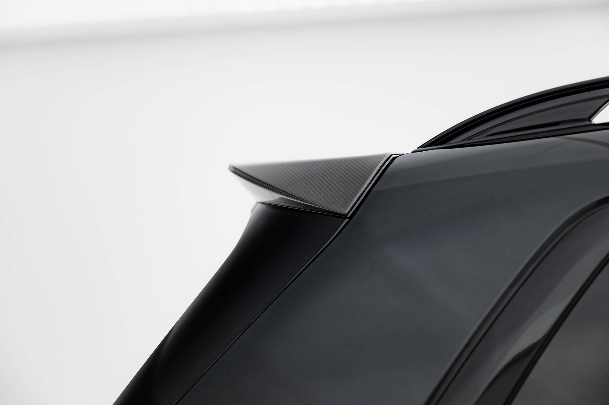 Carbon Fiber Achterklep Spoiler passend voor BMW X7 M-Pack G07 Facelift Maxton Glanzend zwart