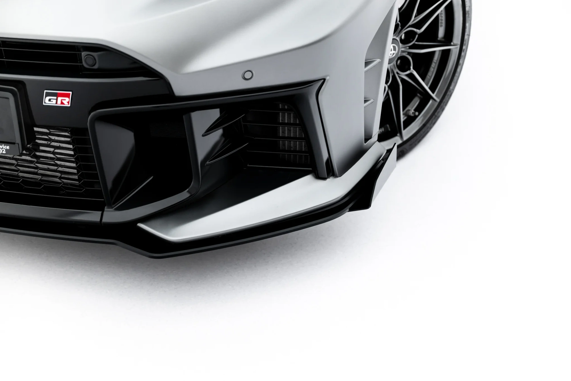 Front Spoiler Toyota GR Yaris Mk4 Facelift – Maxton Street Pro Front Splitter + Flaps