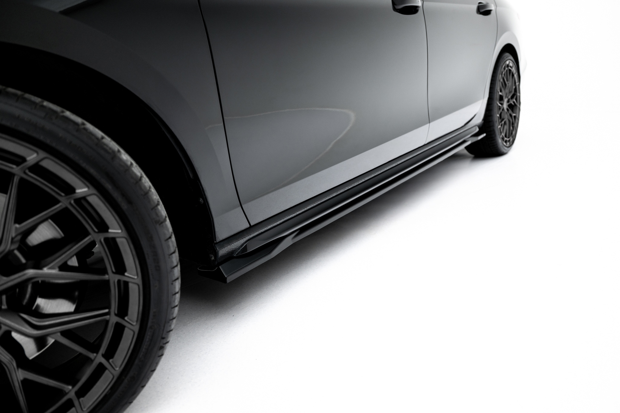 Zijskirts passend voor Skoda Superb Sportline Mk4 V.1 – Skoda Superb Sportline 2024