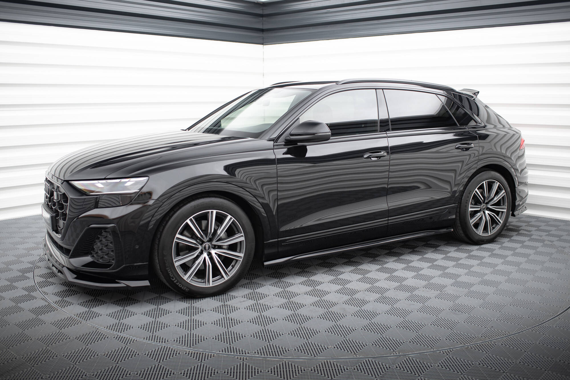 Bodykit passend voor Audi SQ8 / Q8 S-Line MK1 Facelift Maxton glanzend zwart