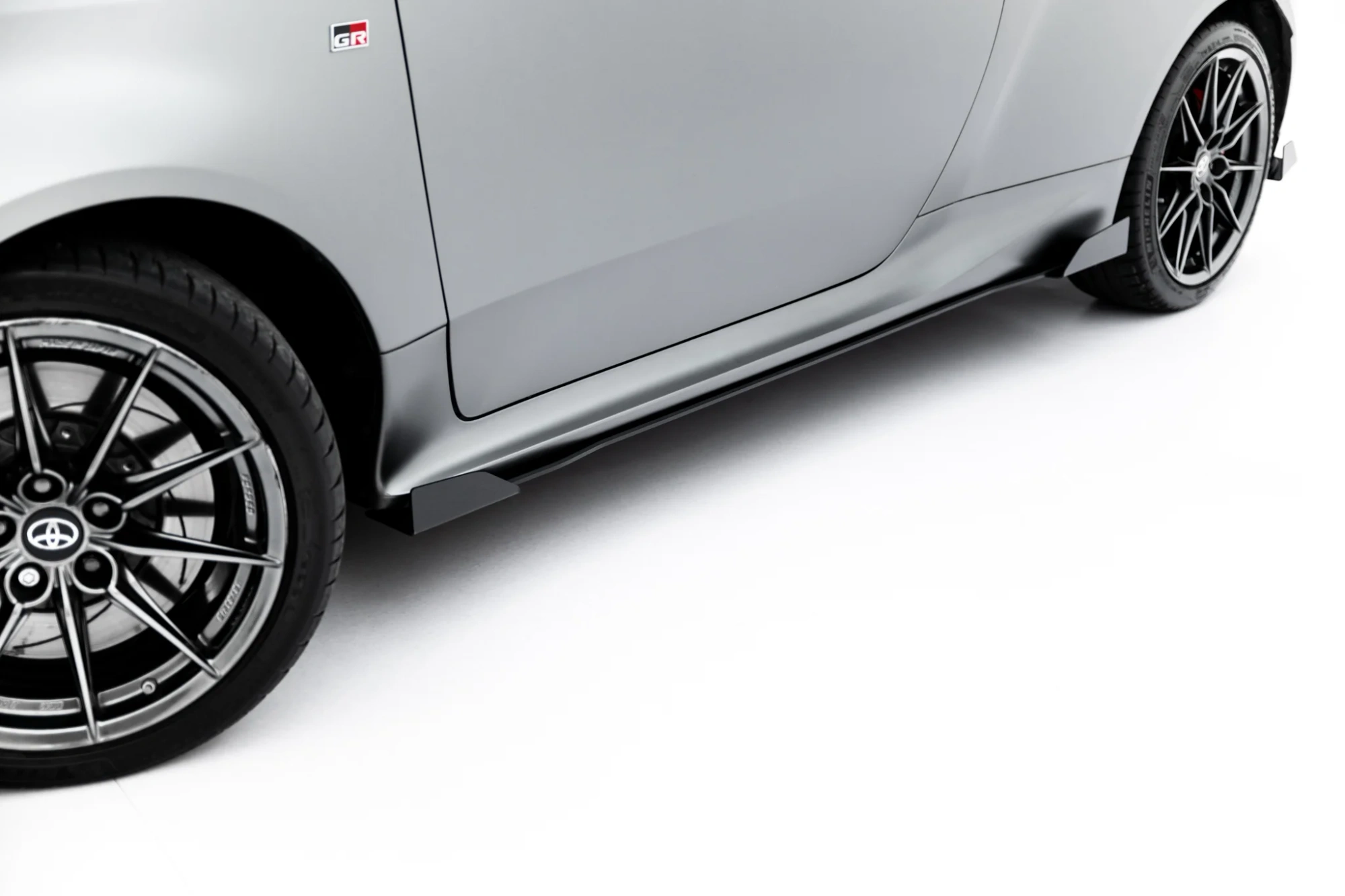 Side Skirts Toyota GR Yaris Mk4 Facelift – Maxton Street Pro Side Skirts Diffusers + Flaps