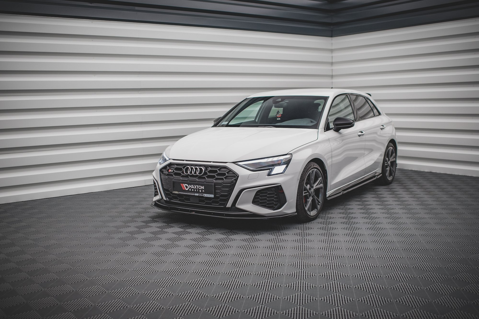 Voorspoiler passend voor Audi S3 / A3 S-Line 8Y Glanzend zwart V.1