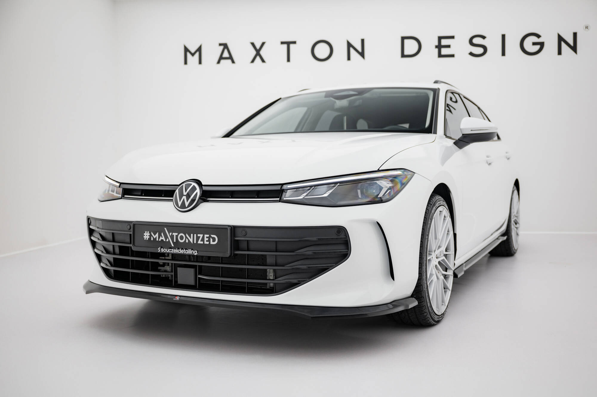 Bodykit passend voor Volkswagen Passat B9 Maxton Glanzend zwart