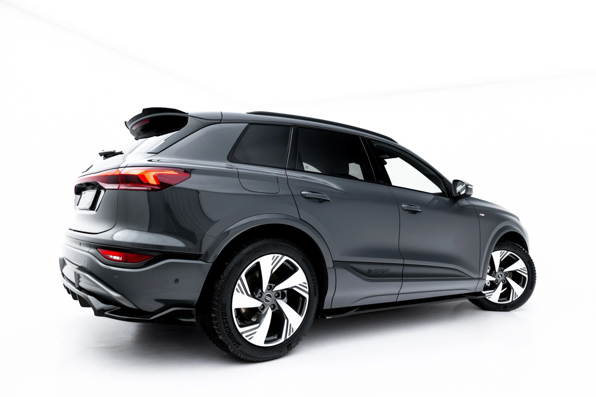 Zijskirts passend voor Audi Q6 e-tron Standard / S-Line / SQ6 e-tron SUV & Sportback Mk1 (2023–heden) – Glans Zwart