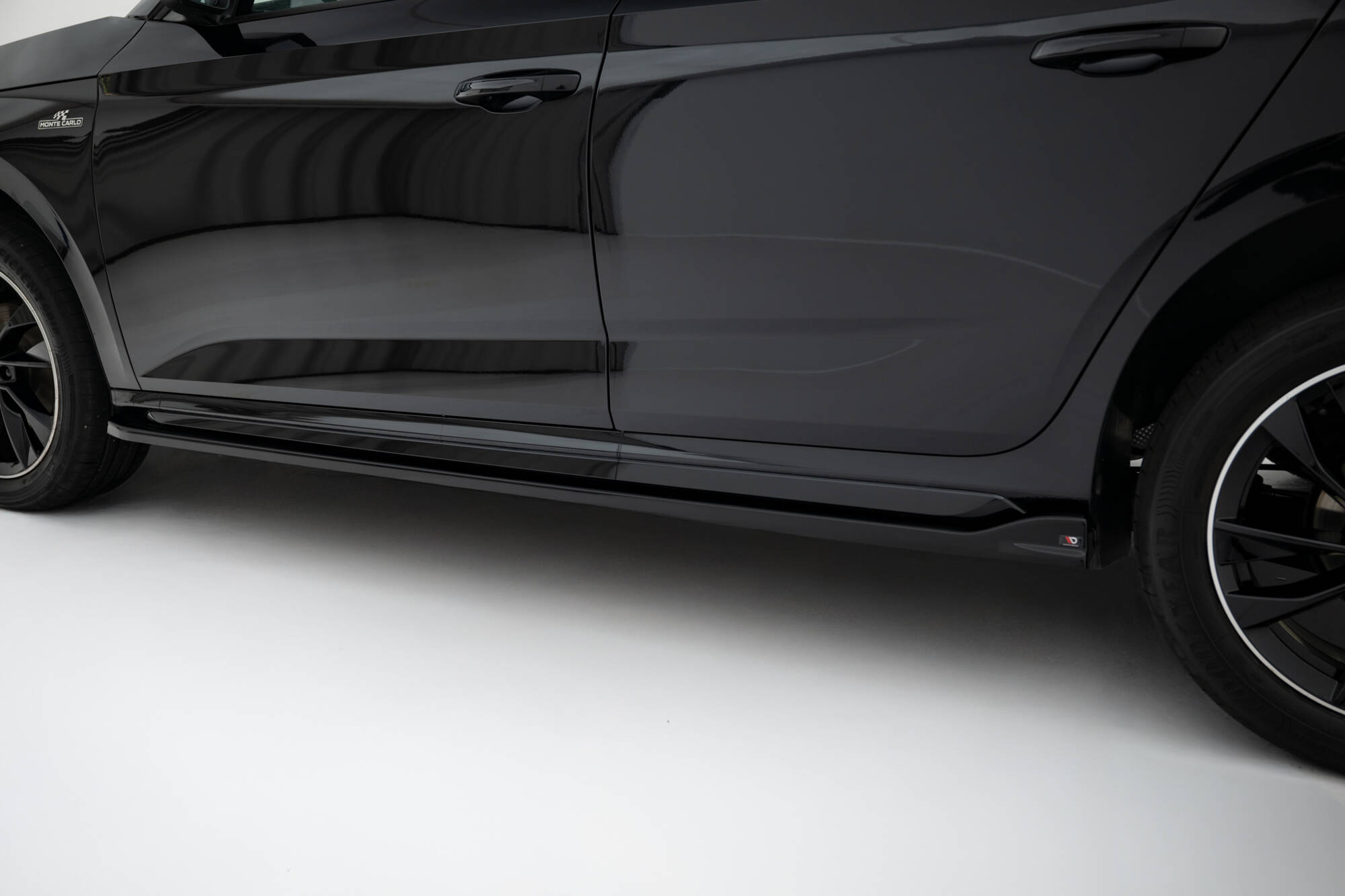 Zijskirts passend voor Skoda Kamiq Monte Carlo MK1 Facelift Maxton Glanzend zwart