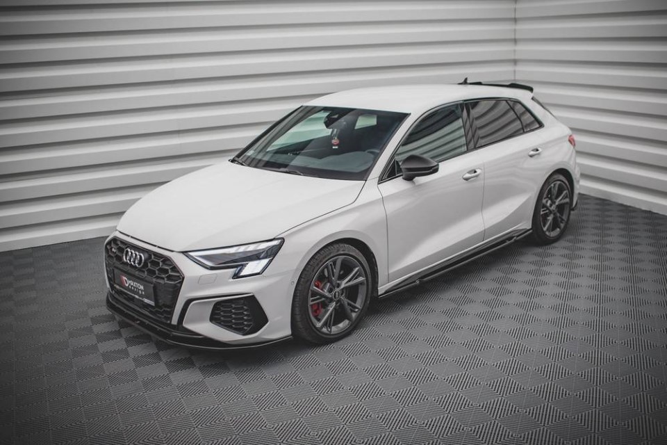Zijskirts Diffuser passend voor Audi S3 / A3 S-Line 8Y glanzend zwart