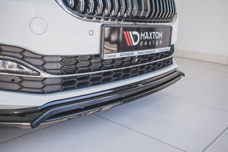 Voorspoiler passend voor Skoda Superb 3 FL Maxton Design glans zwart V.3