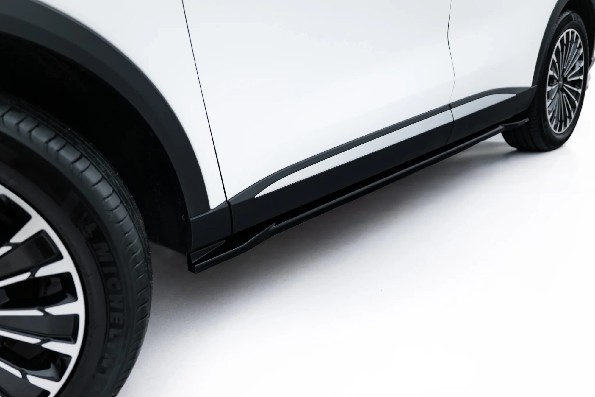 Side Skirts Diffusers Omoda 9 Mk1 Maxton Gloss Black