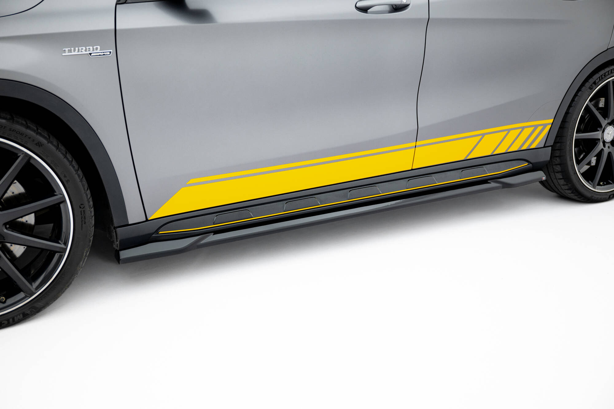 Bodykit passend voor Mercedes-Benz GLA 45 AMG Off-roader X156 Maxton Glanzend zwart