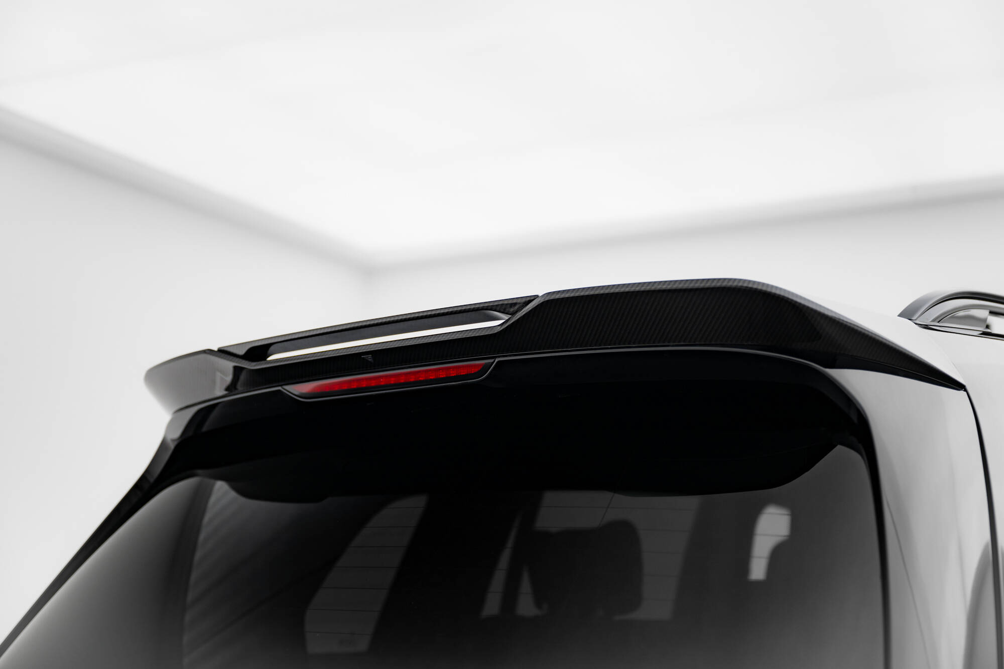 Carbon Fiber Achterklep Spoiler passend voor BMW X7 M-Pack G07 Facelift Maxton Glanzend zwart