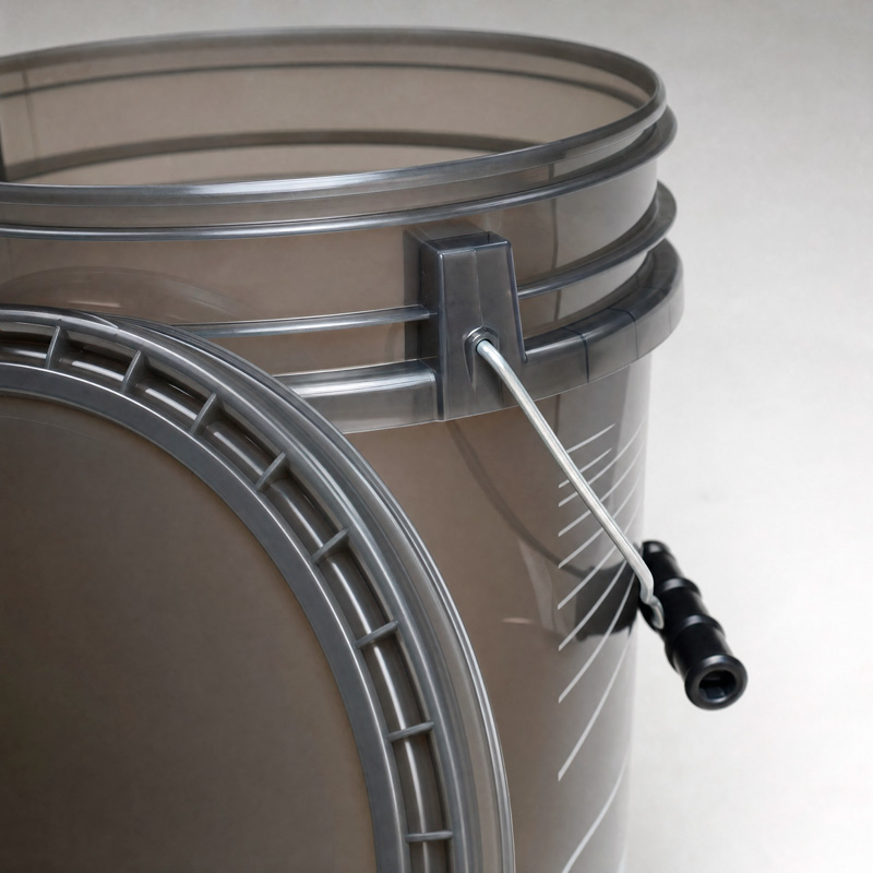 Car wash bucket 20L with Grit guard - Transparent smoke gray