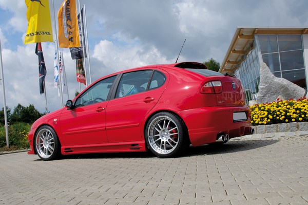 Sideskirts Seat Leon with 2 schacht and 2 uitsnedes Rieger