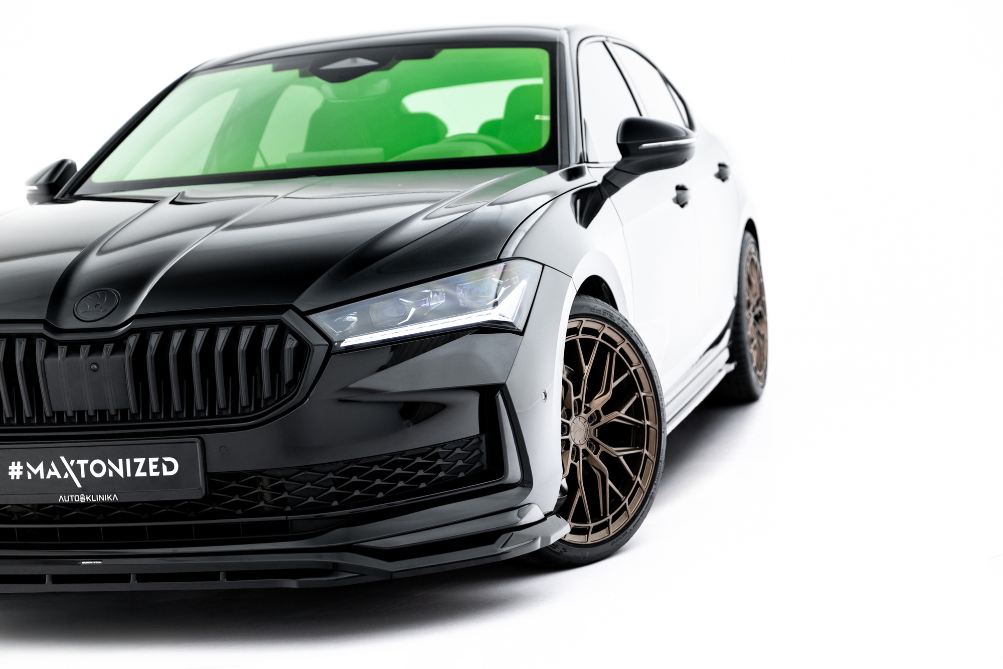 Voorspoiler passend voor Skoda Superb Sportline Mk4 V.1 – Skoda Superb Sportline 2024