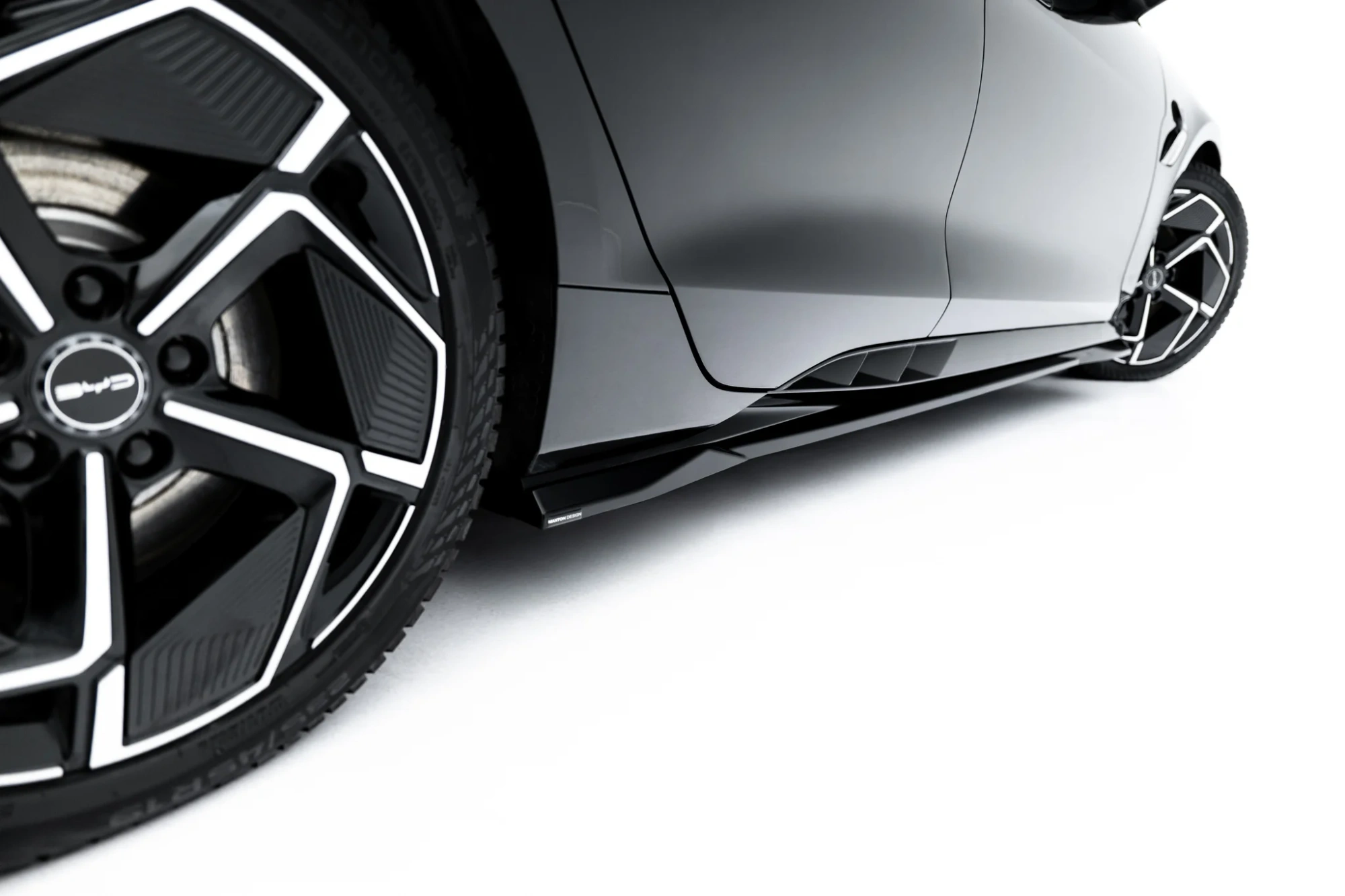 Zijskirts BYD Seal Mk1 – Maxton Design Glans Zwart