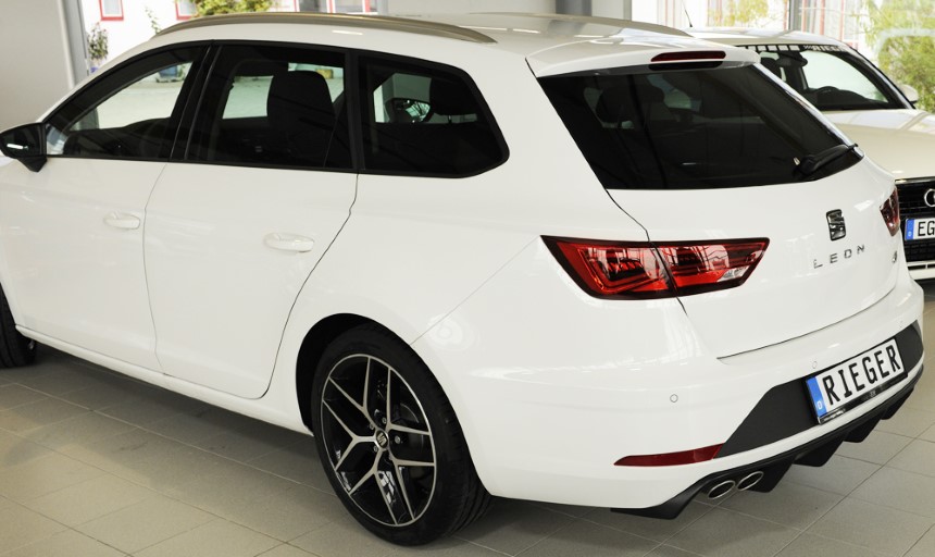 Diffuser passend voor Seat Leon FR (5F) orig. trekhaak Rieger dubbele uitlaat links glans zwart