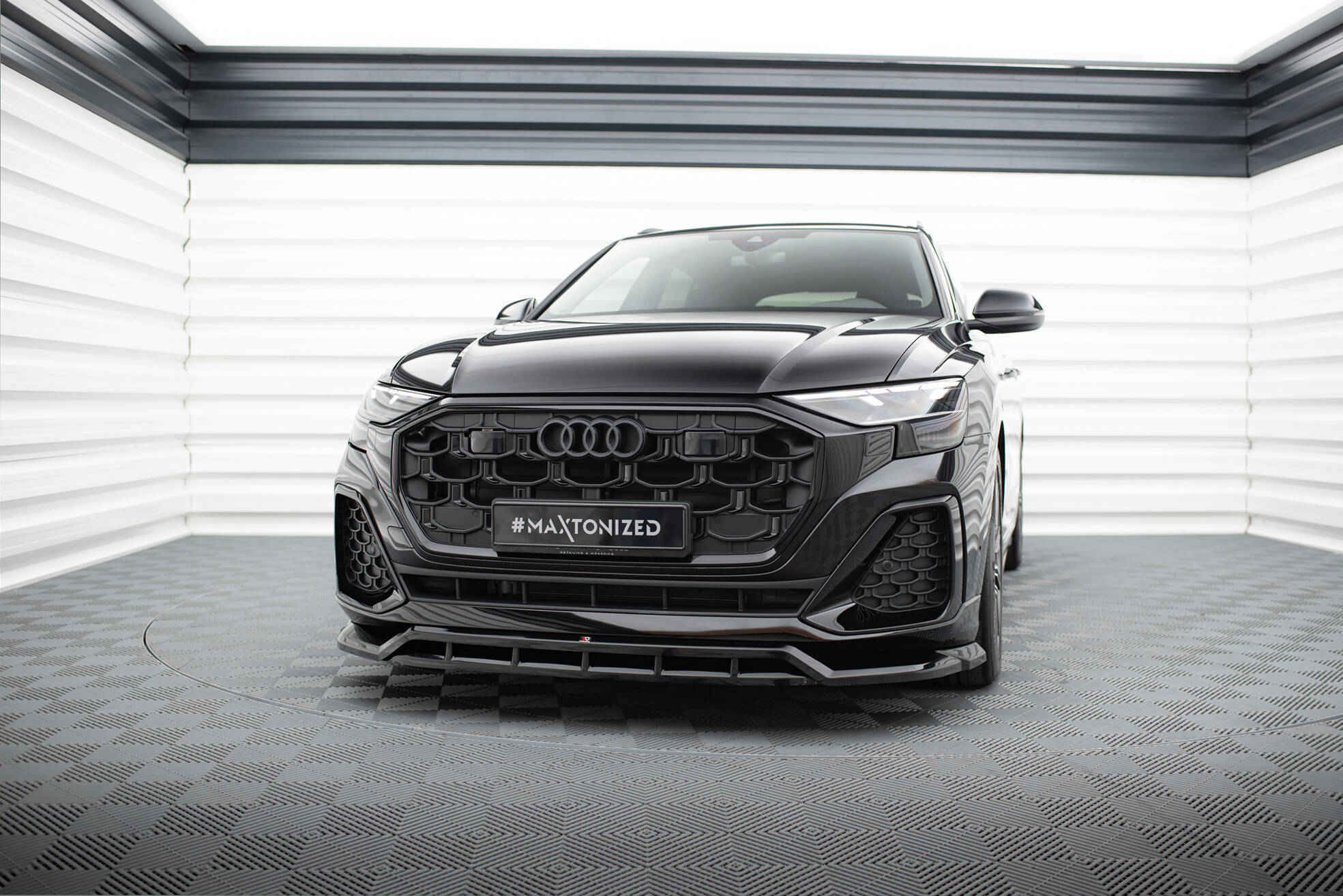 Bodykit passend voor Audi SQ8 / Q8 S-Line MK1 Facelift Maxton glanzend zwart