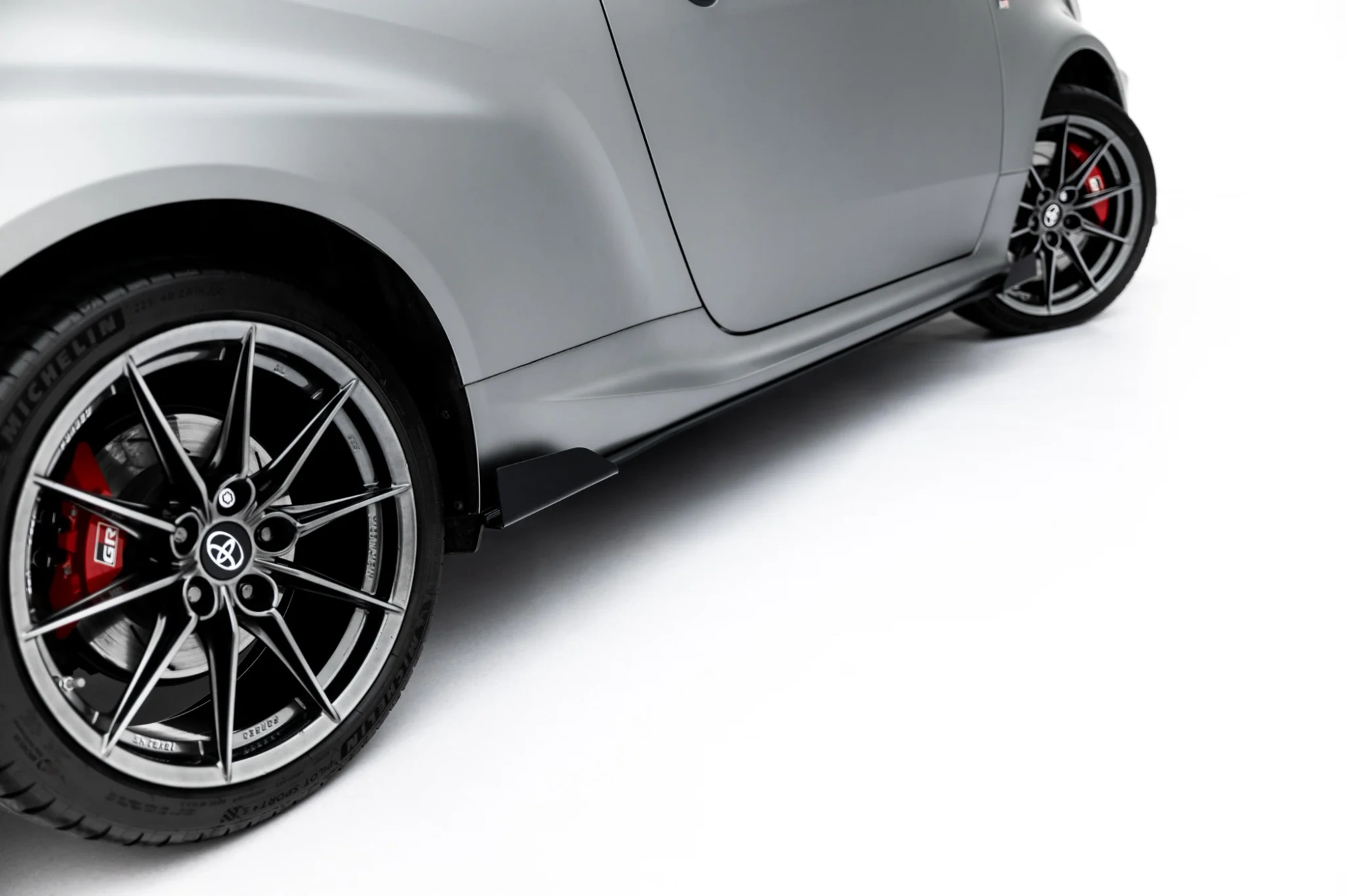 Side Skirts Toyota GR Yaris Mk4 Facelift – Maxton Street Pro Side Skirts Diffusers + Flaps
