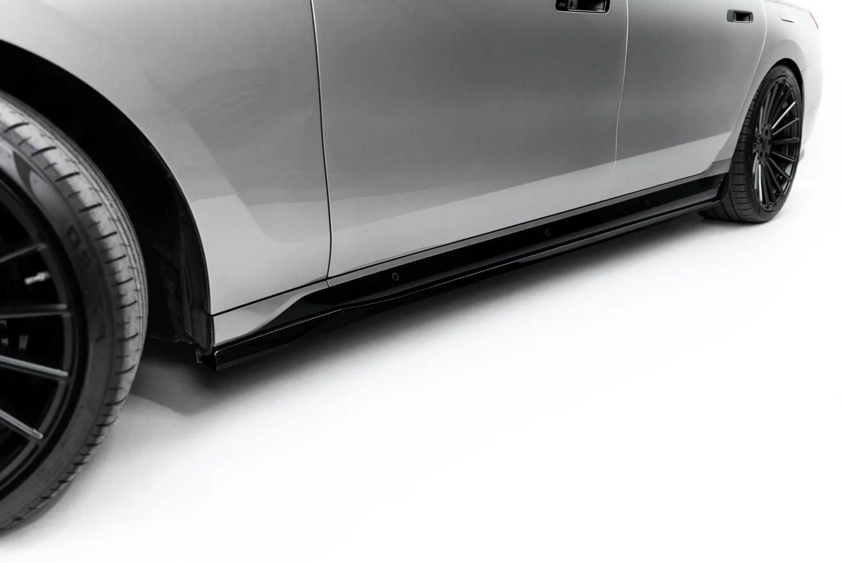 Zijskirts passend voor BMW G70 i7 e-Drive50 M-Pack / i7 x-Drive60 M-Pack / i7 M70 xDrive / M760e M-Pack
