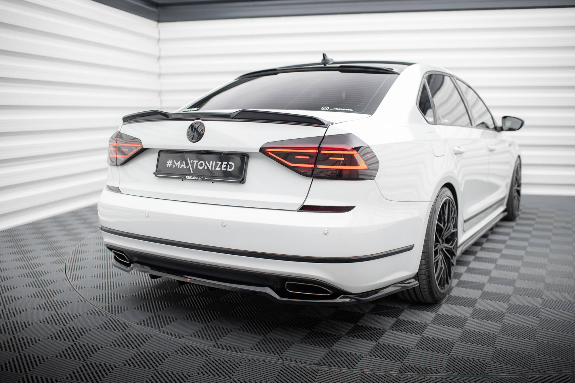 Bodykit passend voor Volkswagen Passat GT B8 Facelift USA Maxton Glanzend zwart