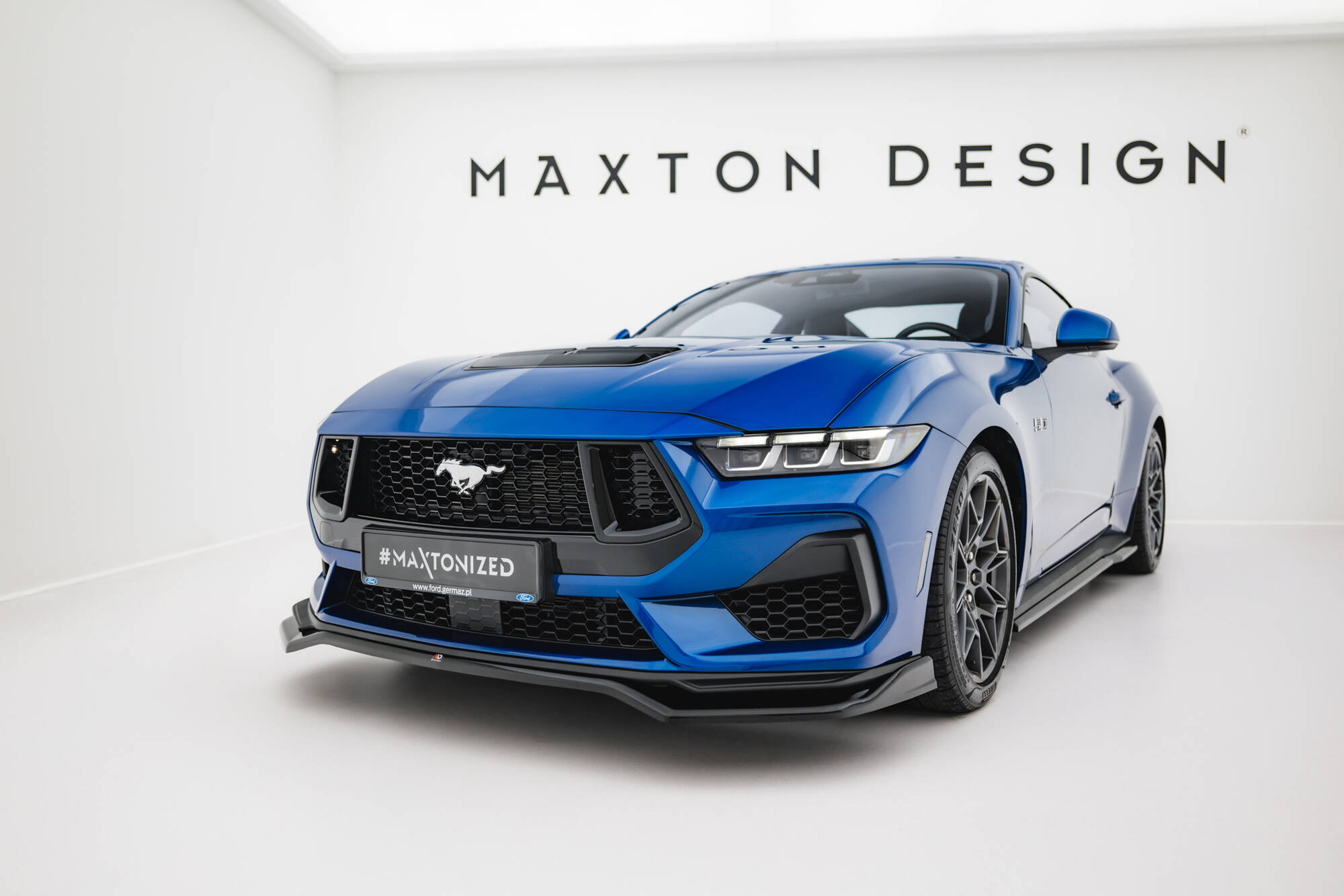 Voorspoiler V.1 Ford Mustang GT MK7 Maxton Glanzend zwart