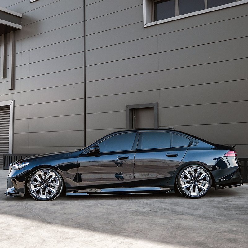 Oneway Set Side Skirts  BMW 5-Series G60/G61 Sedan/Touring M-Pack 2023- incl. i5 - Gloss black