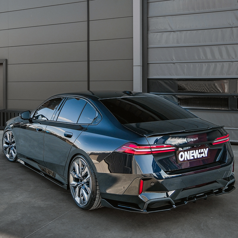 Oneway Set Side Skirts  BMW 5-Series G60/G61 Sedan/Touring M-Pack 2023- incl. i5 - Gloss black