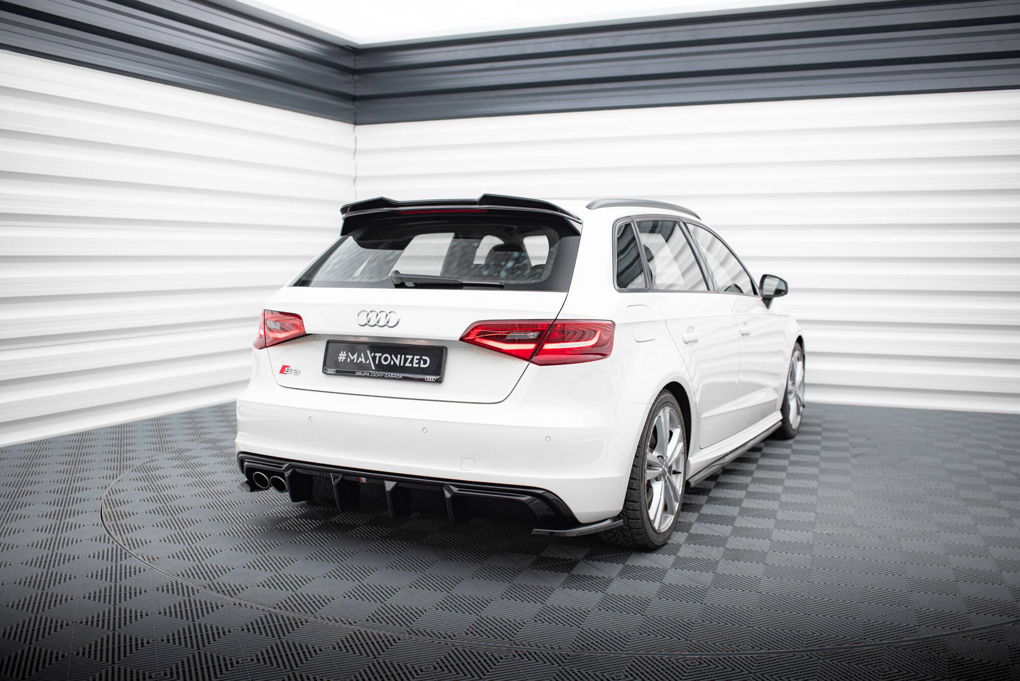 Achter Diffuser passend voor Audi A3 S-Line Sportback 8V Maxton Glanzend zwart