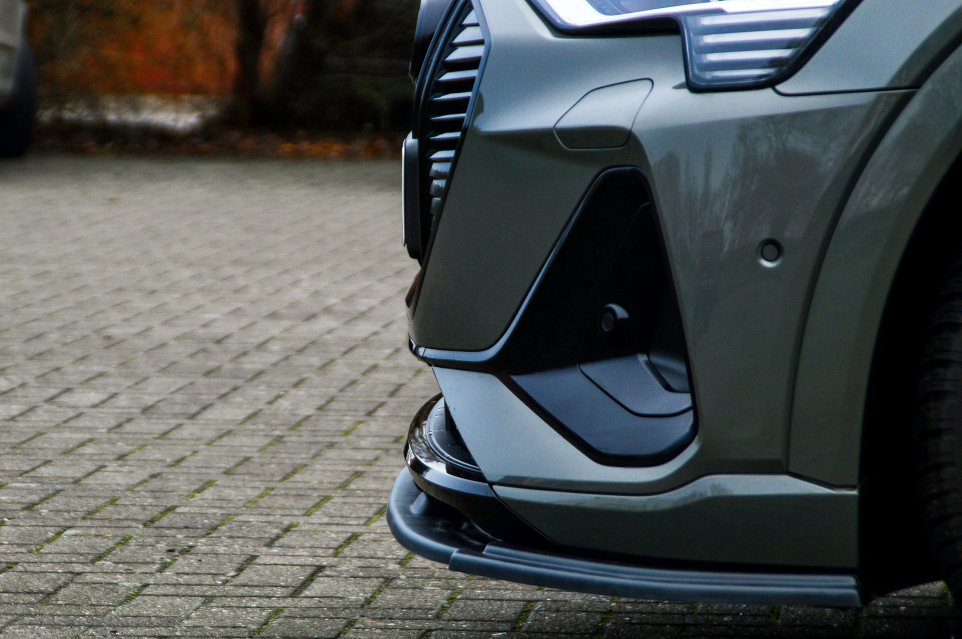 Voorspoiler passend voor Audi E-Tron S-Line IN Tuning Glans Zwart