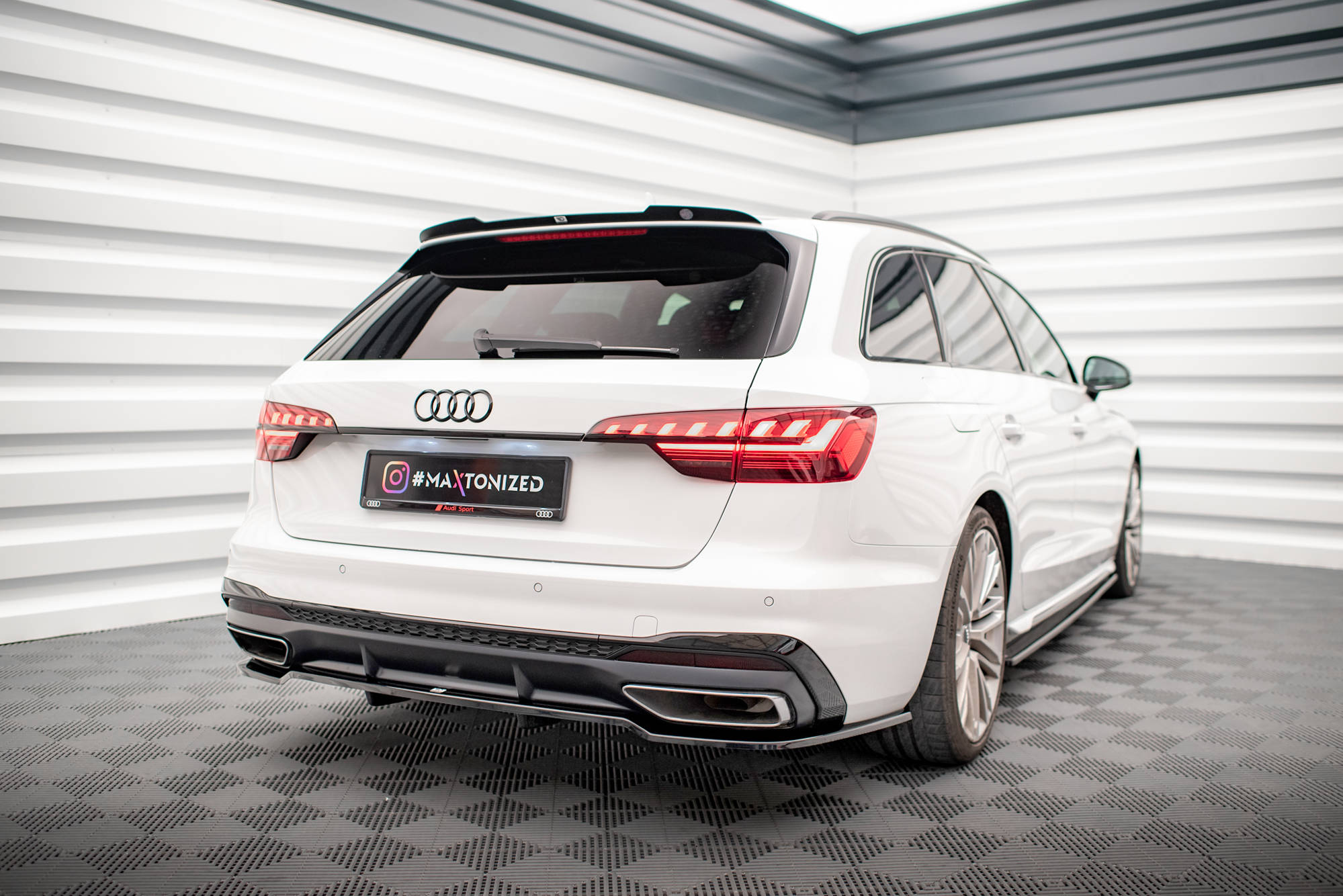 Bodykit passend voor Audi A4 S-Line B9 Facelift Maxton Glanzend zwart