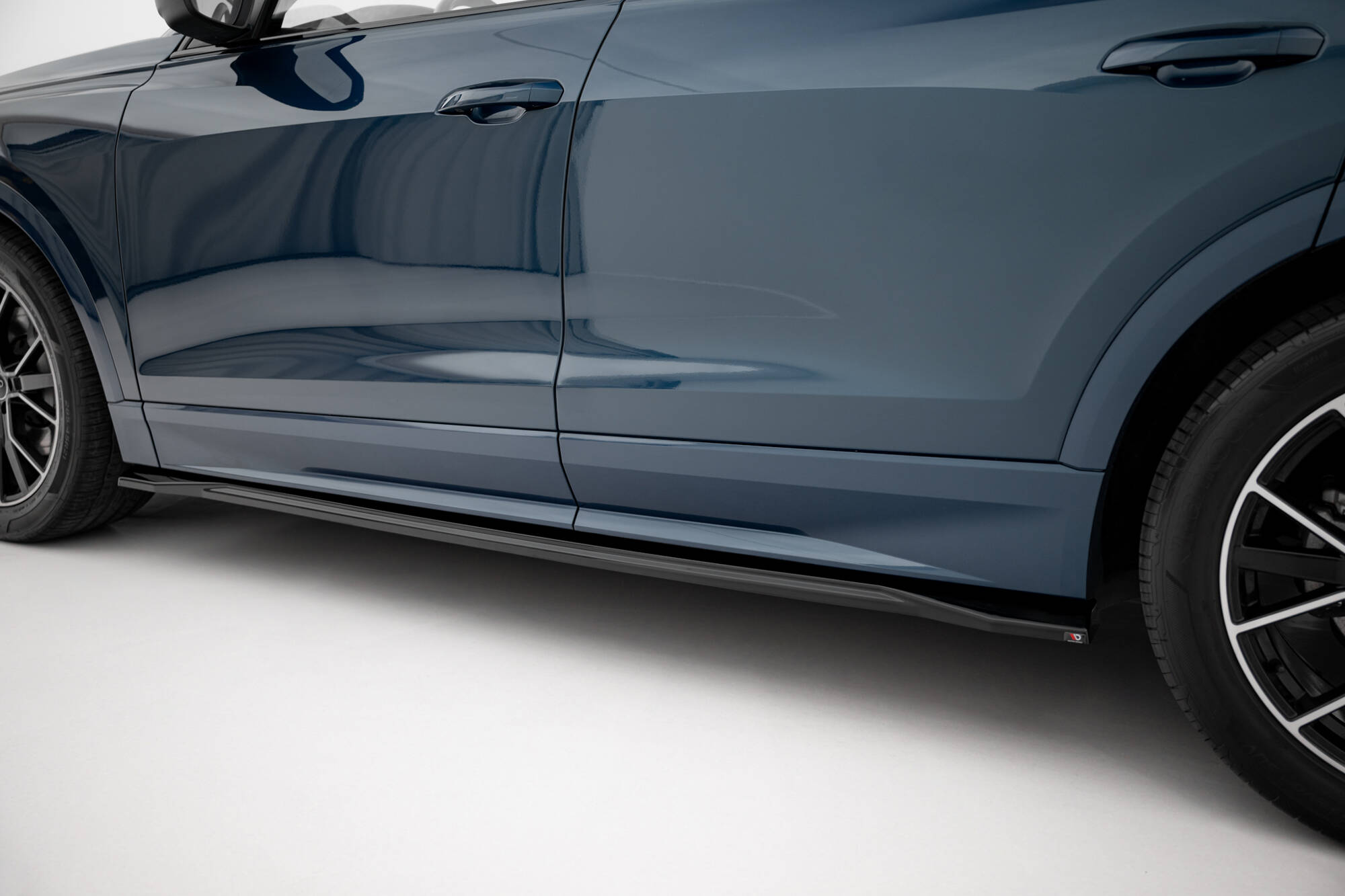 Zijskirts passend voor Audi Q8 Mk1 Maxton Glanzend zwart