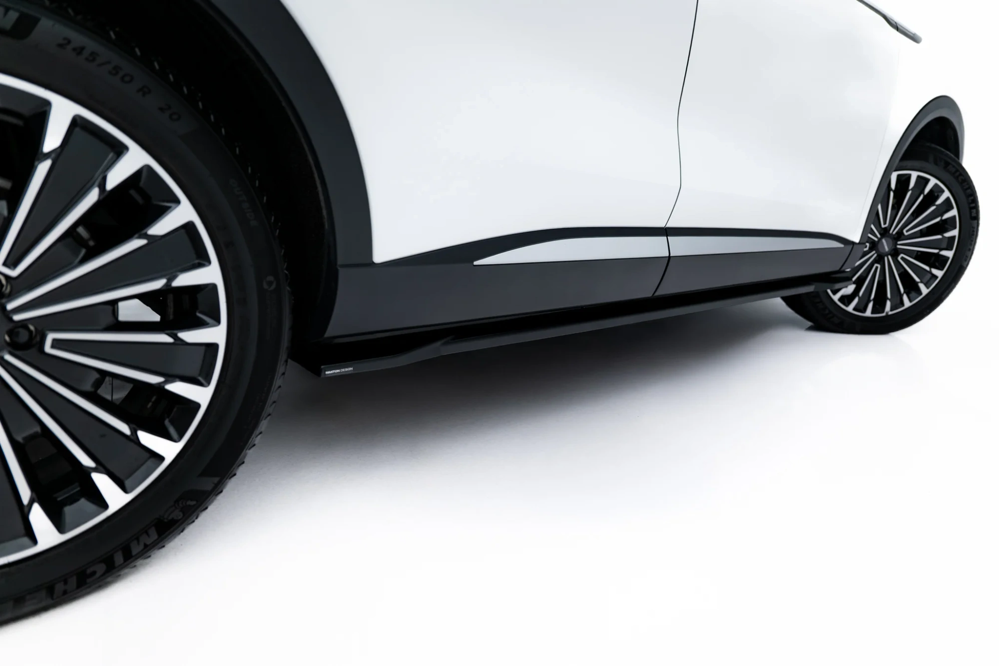 Side Skirts Diffusers Omoda 9 Mk1 Maxton Gloss Black