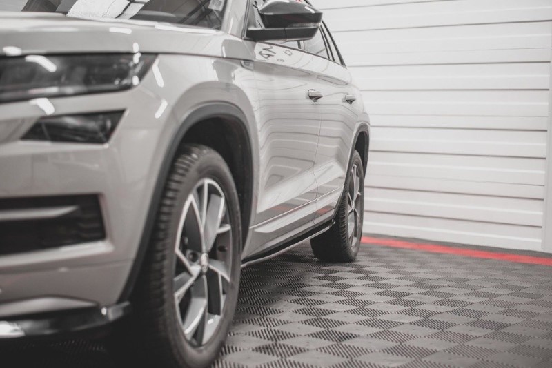 Zijskirts passend voor Skoda Kodiaq 1 sportline Maxton Design glans zwart