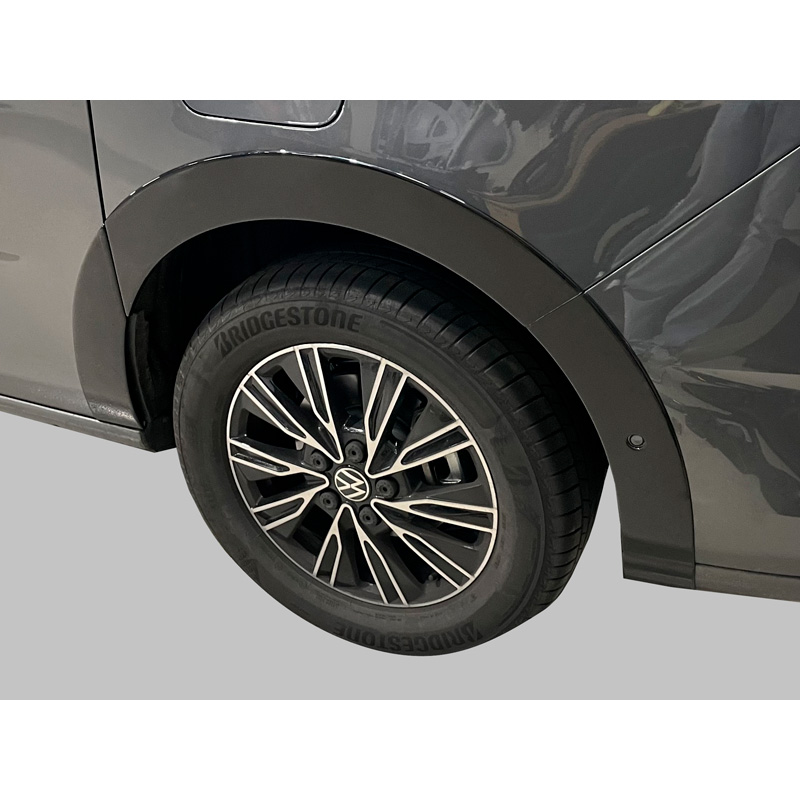 RGM Set Wheel arch extensions  Volkswagen T7 Multivan 2021- Long Wheel Base - Gloss Black (with Park Assist)