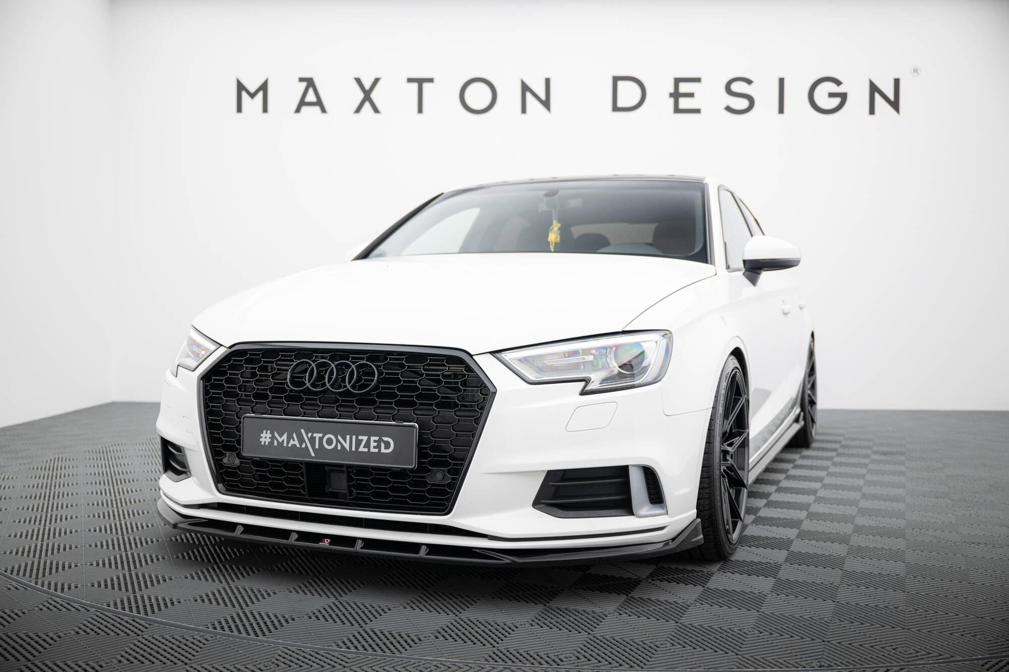 Voorspoiler passend voor Audi A3 Sedan 8V Facelift Maxton Glanzend zwart