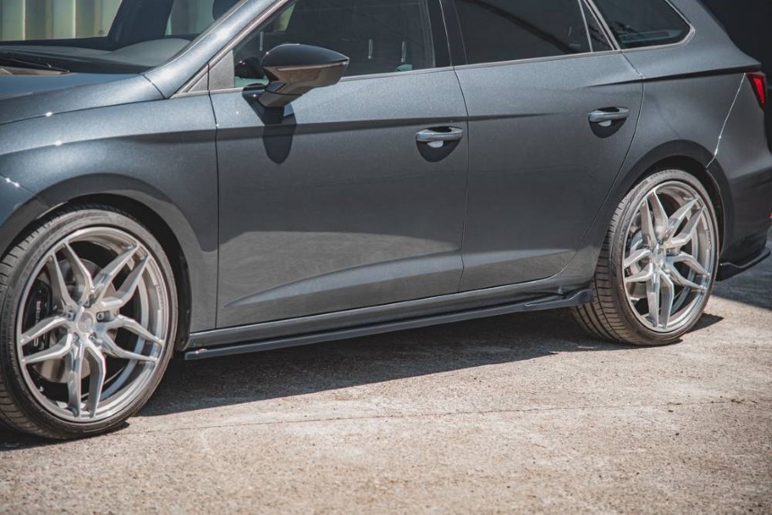Zijskirts passend voor Seat Leon FR 5F Maxton Design glans zwart V.4