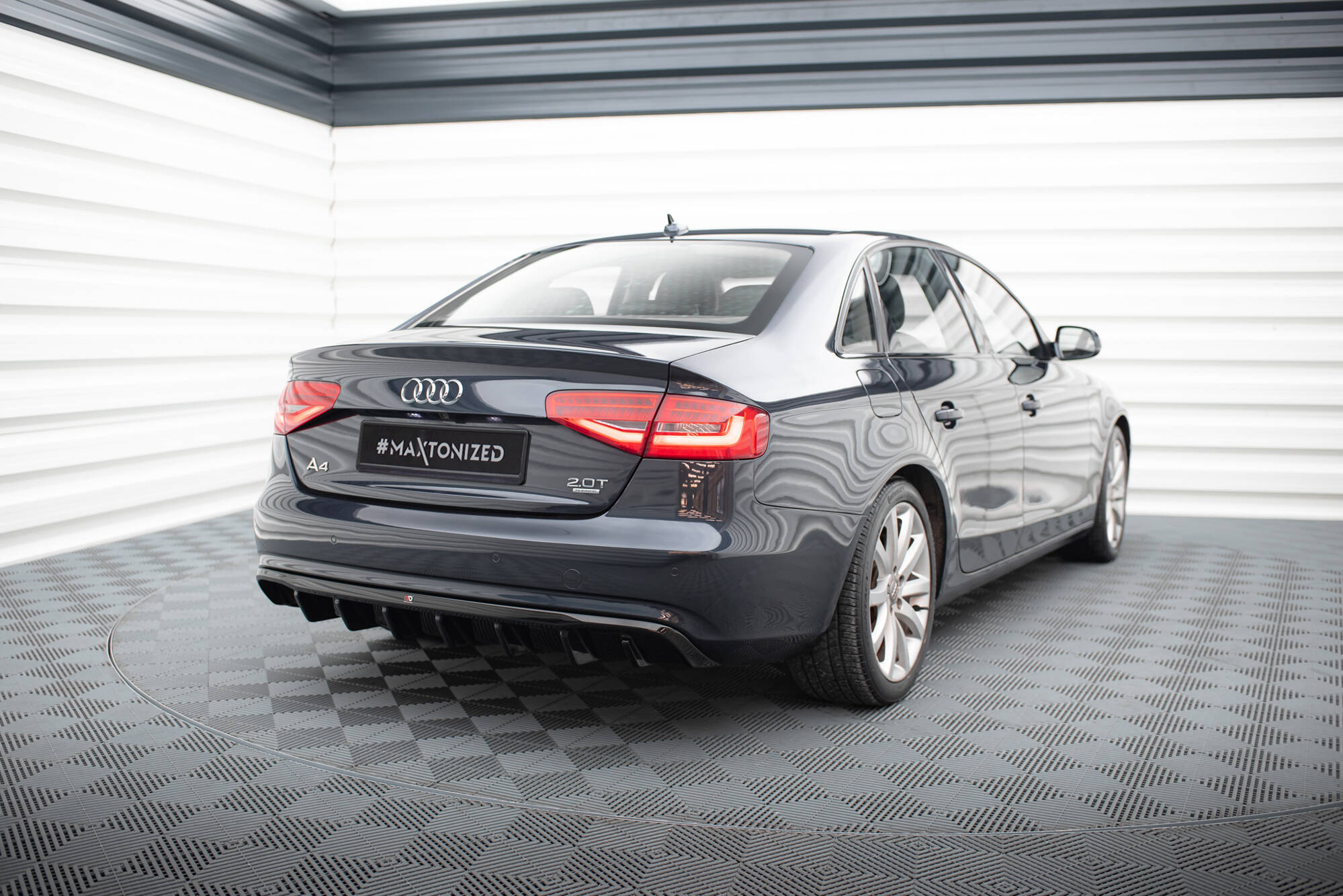 Achter Diffuser passend voor Audi A4 B8 Facelift Maxton Glans zwart (Enkelzijdige versie met dubbele uitlaat)