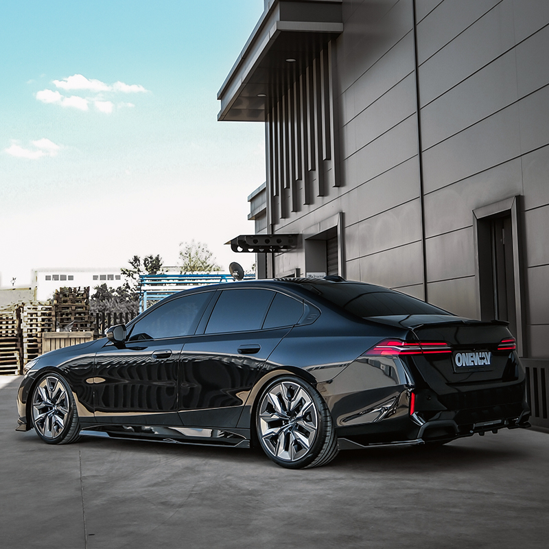Oneway Set Side Skirts  BMW 5-Series G60/G61 Sedan/Touring M-Pack 2023- incl. i5 - Gloss black