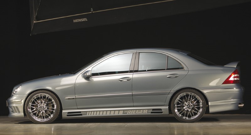 Sideskirts Mercedes W203 with 2 schacht and 2 uitsnedes Rieger