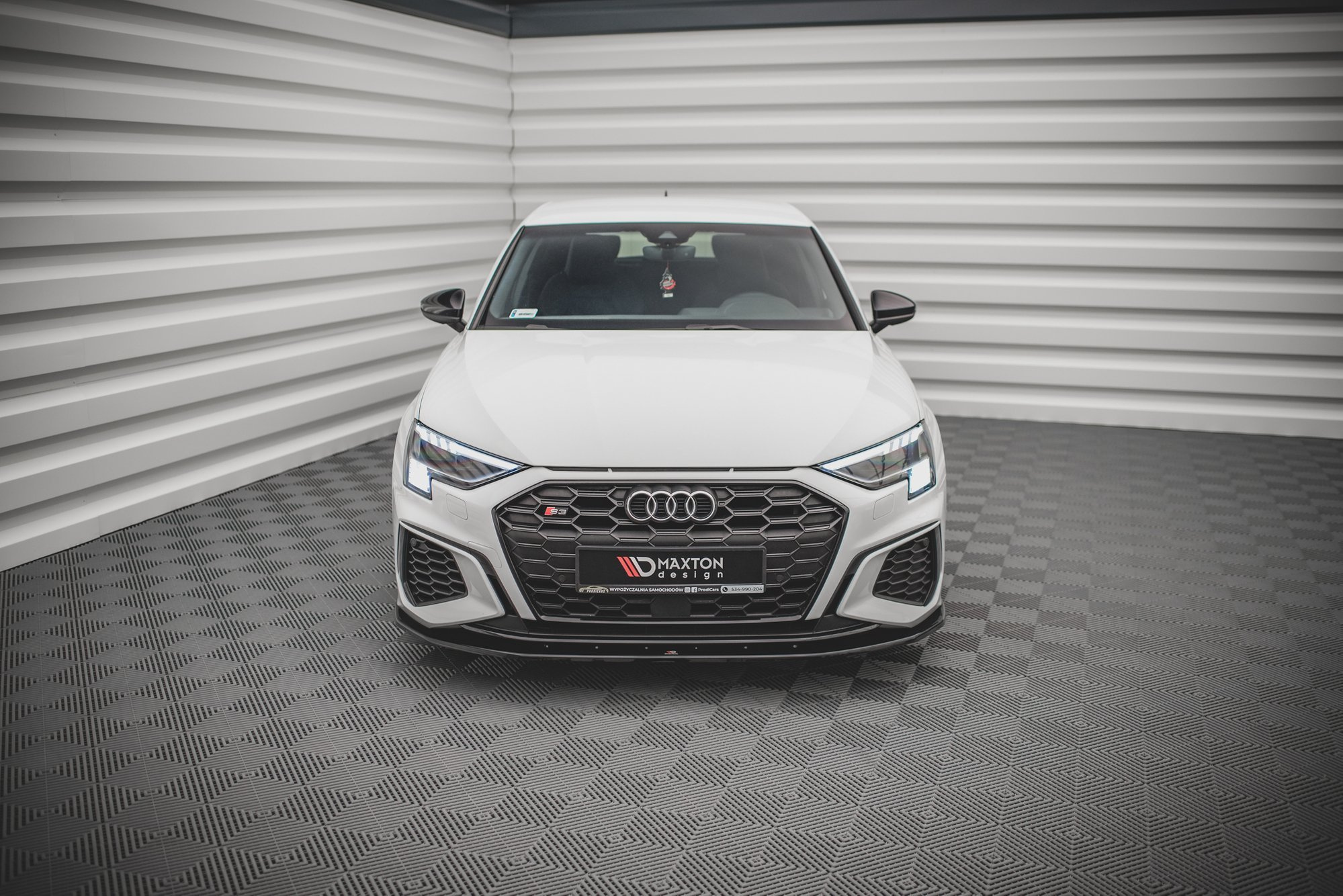 Voorspoiler passend voor Audi S3 / A3 S-Line 8Y Glanzend zwart V.1