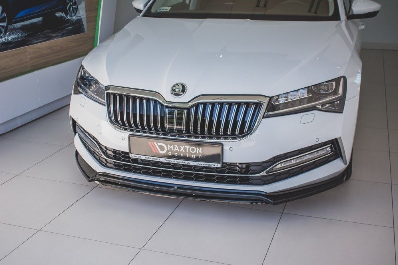 Voorspoiler passend voor Skoda Superb 3 FL Maxton Design glans zwart V.3
