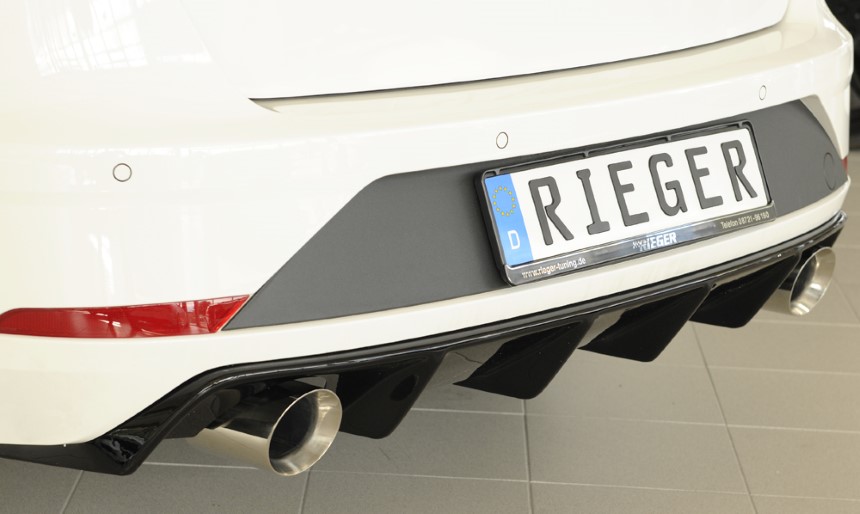 Diffuser passend voor Seat Leon FR (5F) orig. trekhaak Rieger sportuitlaat links + rechts glans zwart