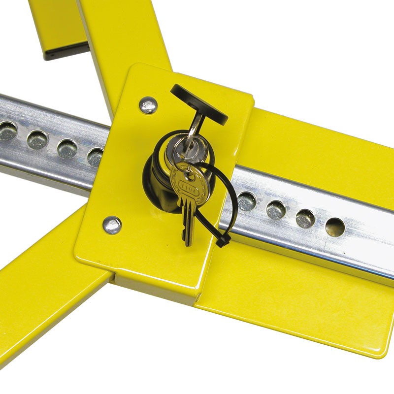 Carpoint Wheel Clamp 13-15 Inch