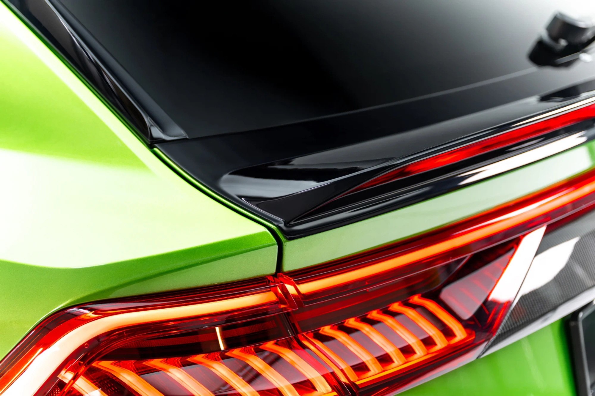 Onderste 3D Spoiler passend voor Audi RSQ8 Mk1 / Facelift Glans Zwart – Maxton Design