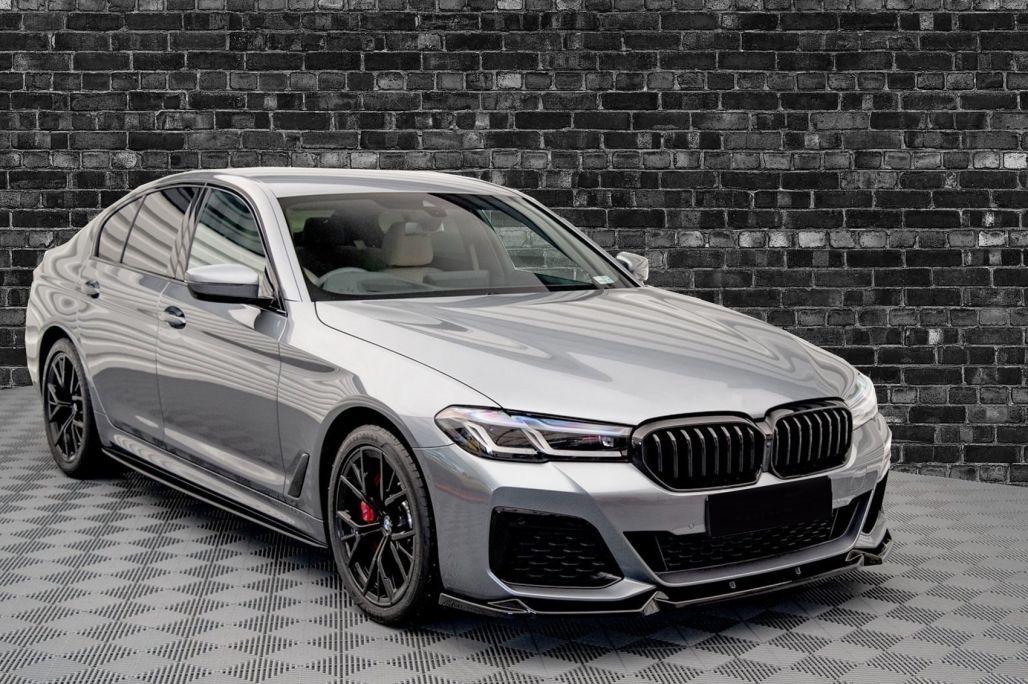 Voorspoiler passend voor BMW 5-Serie G30 G31 LCI M-Pakket Glans Zwart