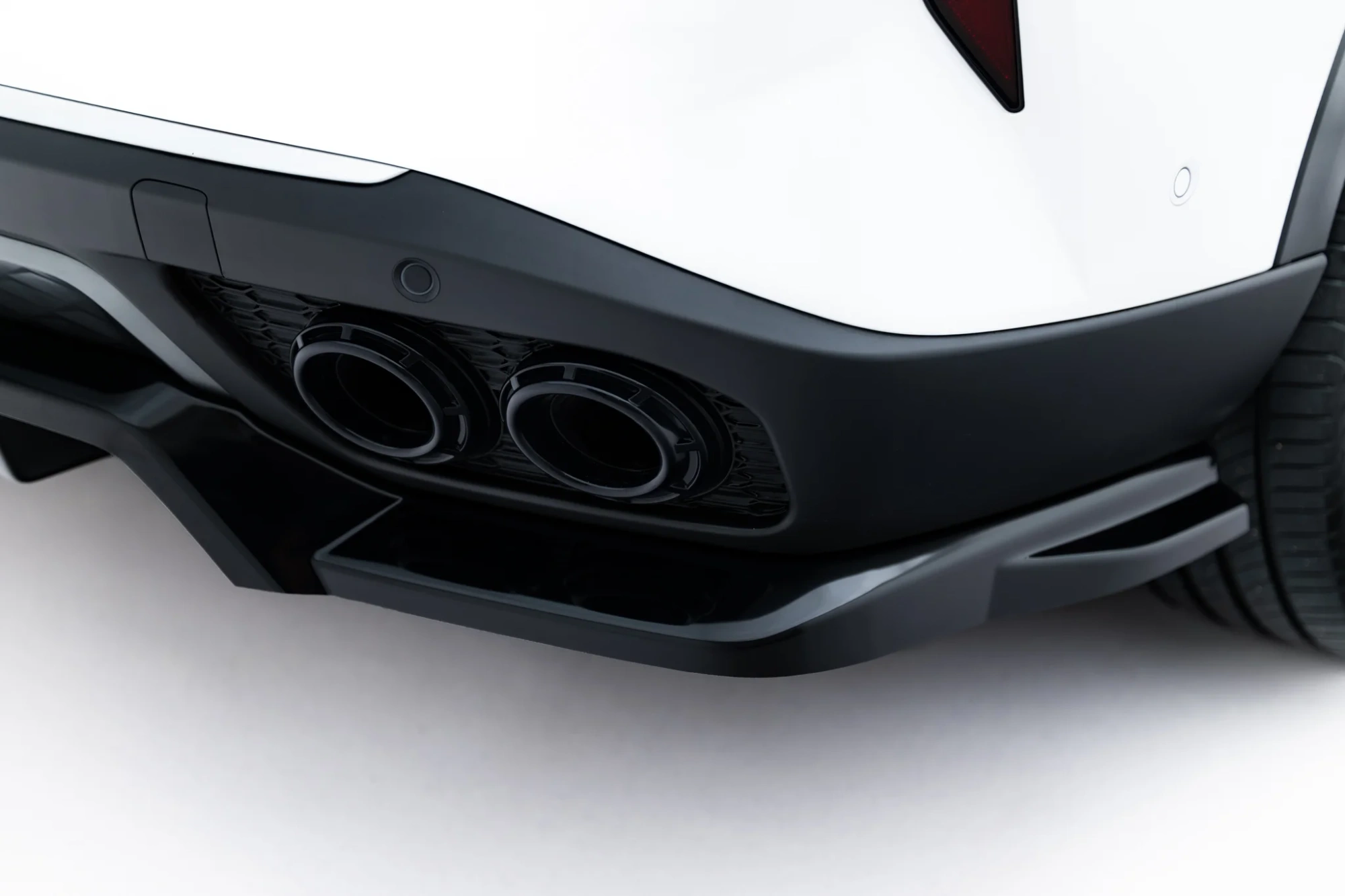 Rear Splitter Omoda 9 Mk1 with Vertical Bars Maxton Gloss Black