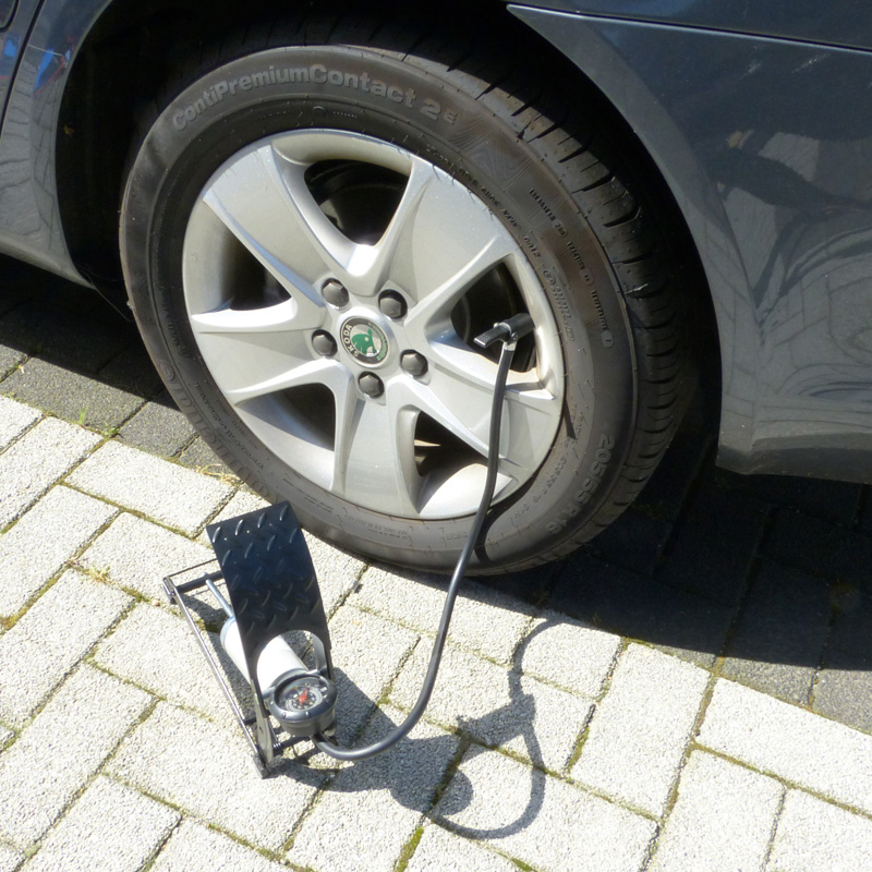 Carpoint Foot-Pump Premium Single
