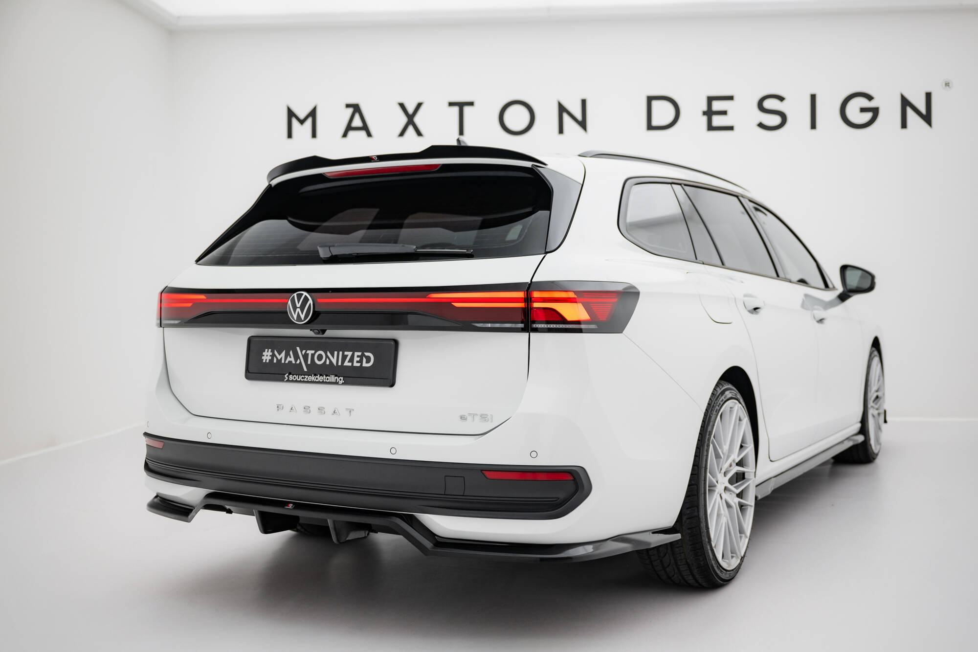 Bodykit passend voor Volkswagen Passat B9 Maxton Glanzend zwart